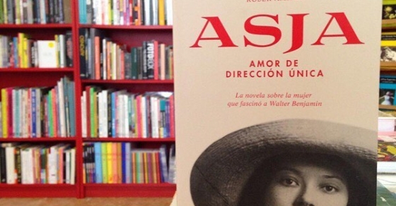noveja asja de roser amills a @ratacorner presentant el meu darrer llibre "Asja. Amor de dirección única" . En aquesta novel.la recupero la figura d'Asja Lacis.Vos hi esperam!#ratacorner #roseramills #asja