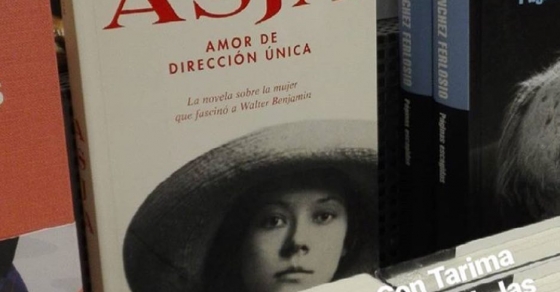 Muy #buenasnoches con esta foto de @cfiolsiquier de mi novela en la librería de Madrid #libreriacontarima #calleprincipe #barriodelasletrasdemadrid #contarima #libreriadelasartes #madrid - Roser Amills, escritora mallorquina