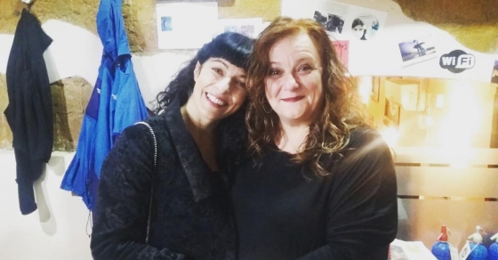 Gracias, Fermina, por desvirtualizarte con tanta simpatía, cenamos muy bien! - Roser Amills, escritora mallorquina