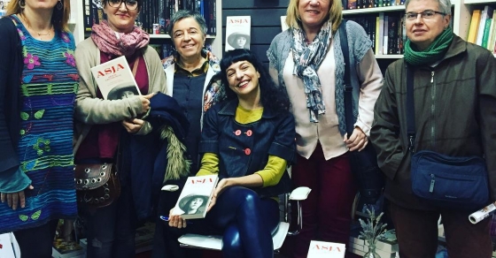 L’#asjalacis ha trobat molt bones lectores a @llibreria_efora de #cerdanyola Gràcies!!! - Roser Amills, escritora mallorquina