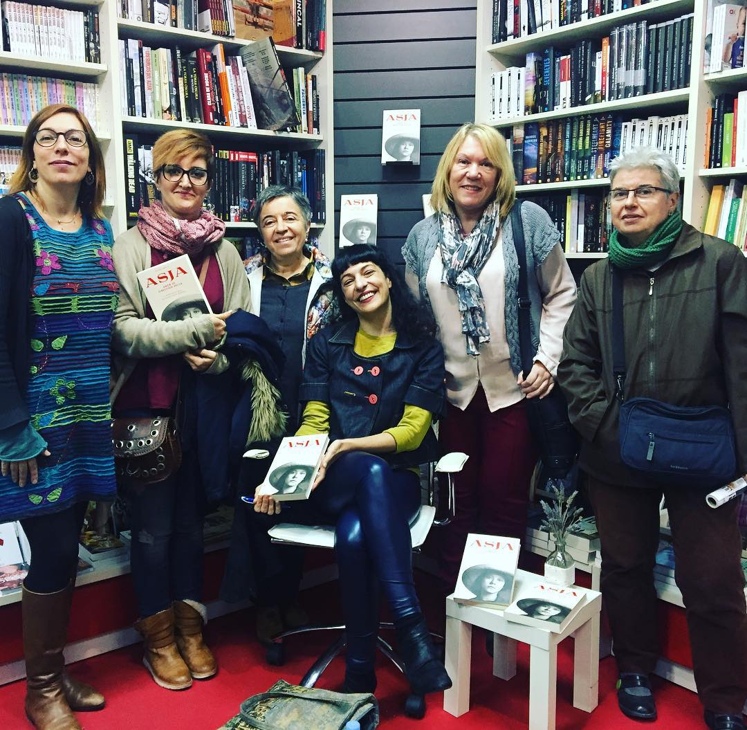 L’#asjalacis ha trobat molt bones lectores a @llibreria_efora de #cerdanyola Gràcies!!!