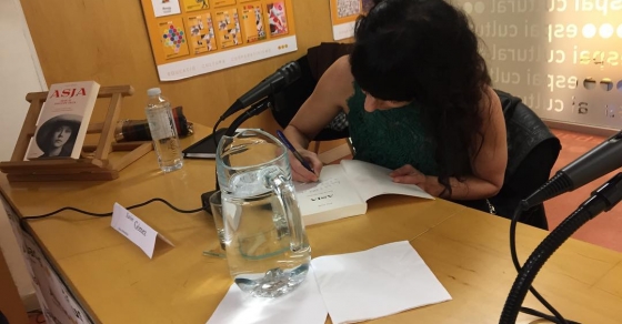 Esta foto que ha hecho mi hijo pequeño me enternece. Gracias a todos por venir a conocer a #asjalacis & #walterbenjamin - Roser Amills, escritora mallorquina