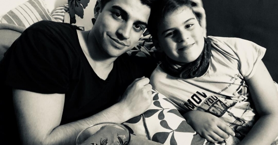 Marcel 22 años y Joan 10 años :)) Cuánto os adoro, hijitos bonitos!!! - Roser Amills, escritora mallorquina