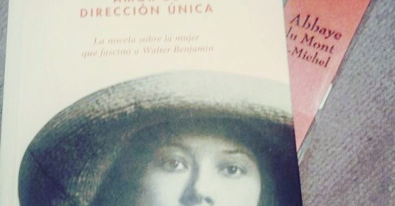 la novela sobre asja lacis de roser amills