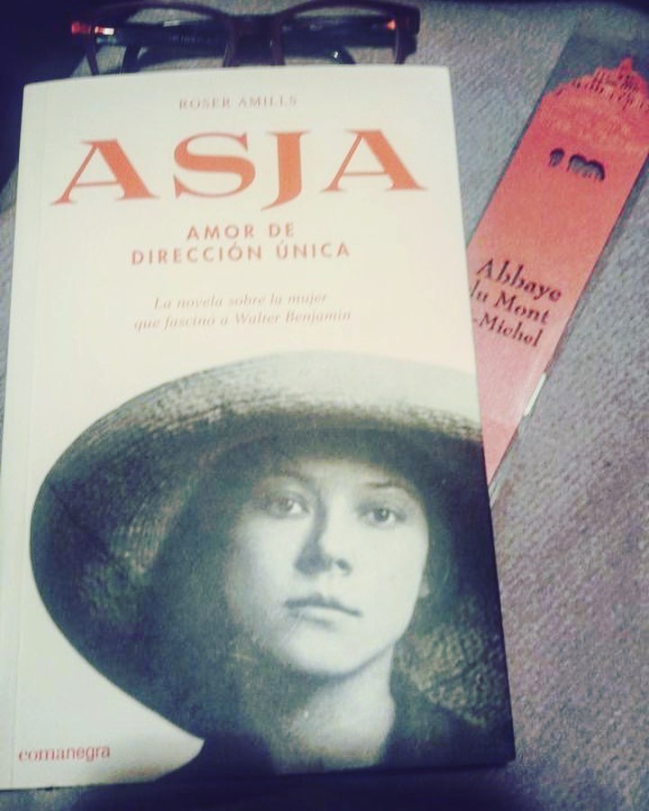 la novela sobre asja lacis de roser amills