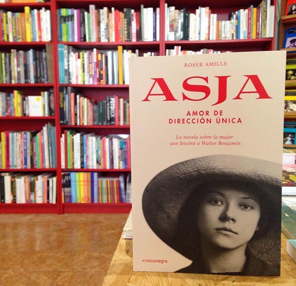 noveja asja de roser amills a rata corner presentant el darrer llibre "Asja. Amor de dirección única"