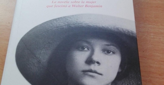 novela sobre asja lacis de roser amills