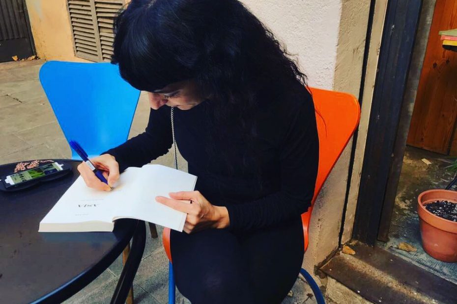 presentacion de la novela sobre asja lacis de roser amills en la llibreria calders de barcelona