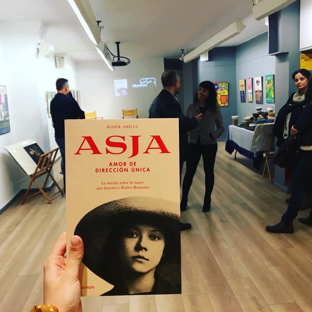 presentacion de la novela sobre asja lacis de roser amills