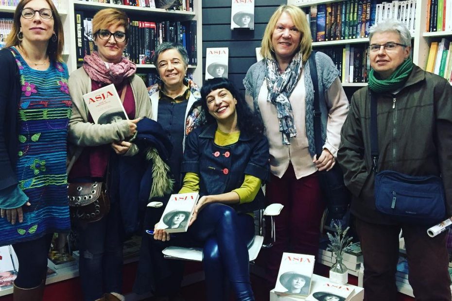 presentacion de la novela sobre asja lacis en la libreria efora de cerdanyola