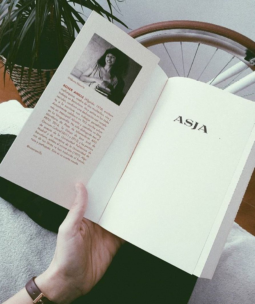roser amills dedica su novela sobre asja lacis a maria mestre
