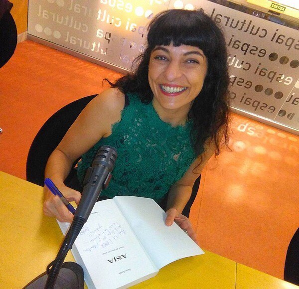 roser amills presentacion de la novela sobre asja lacis en barcelona