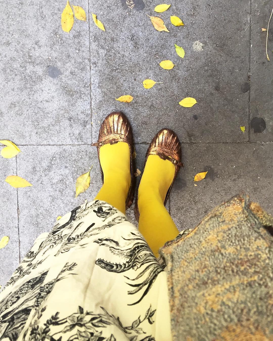 “¿Cómo podré llegar hasta allí?”, pregunta Dorothy. “Sigue el camino de baldosas amarillas”, responde con naturalidad la Bruja Buena del Norte. “The Wizard of Oz”, 1939