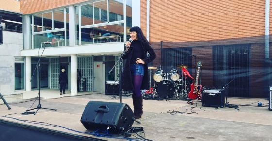 Un honor fer el pregó per @lamaratotv3 Apropeu-vos a la FESTASSA benèfica per a #lamarato de @tv3cat a @insestatut #Rubicity Amb @fcg_rock_on @lagossadera i @Pumocat ! Batucada, paradetes, tallers, sortejos de regals de #RubíComerç , jocs per petits, i botifarrada benèfica! No hi falteu! - Roser Amills, escritora mallorquina