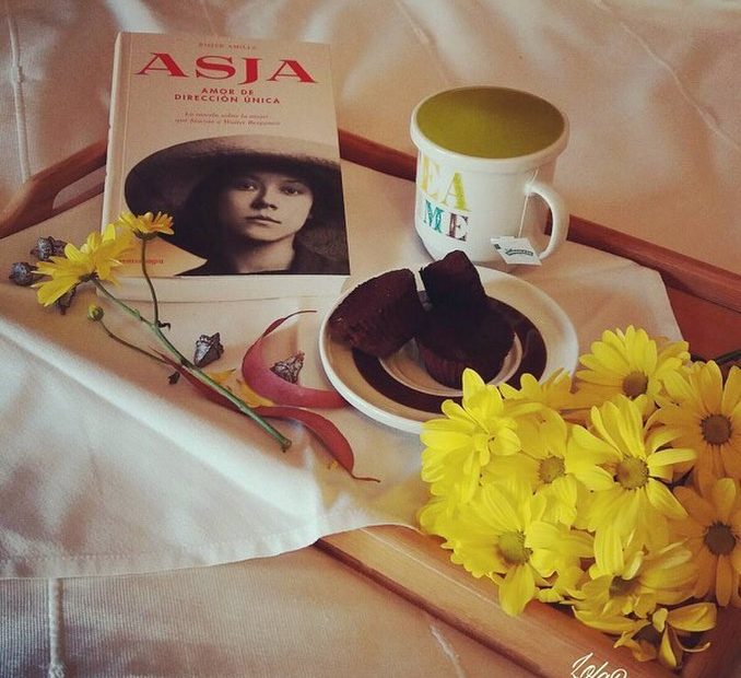 Dolors Rosich foto novela sobre Asja Lacis de Roser Amills