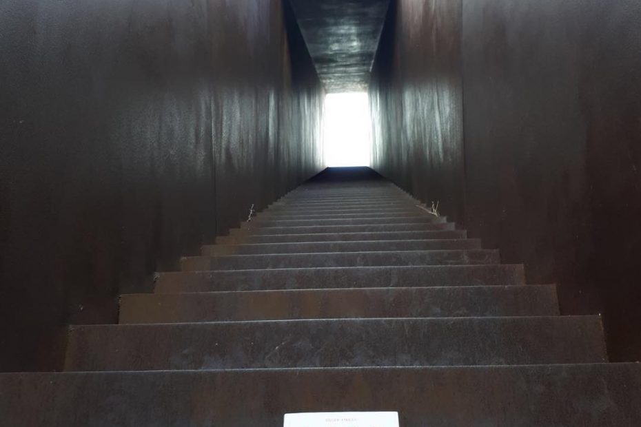 foto de josep duran de la novela sobre asja lacis de roser amills en portbou