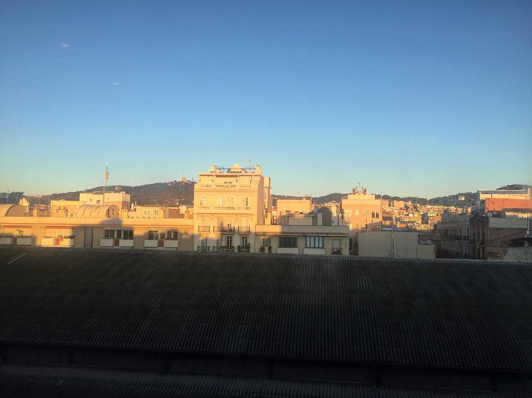 “No se pasa de lo posible a lo real, sino de lo imposible a lo verdadero” María Zambrano Bon dia #buenosdias