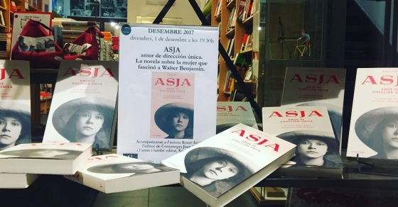 presentacio de la novel.la sobre asja lacis a Doria Llibres de Mataro