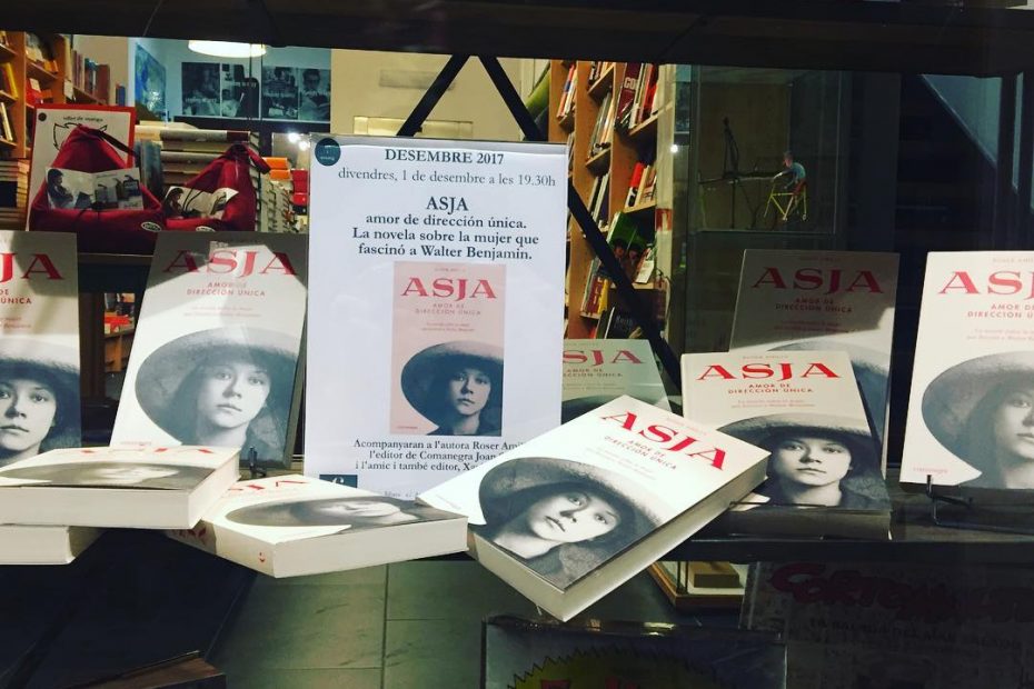 presentacio de la novel.la sobre asja lacis a Doria Llibres de Mataro