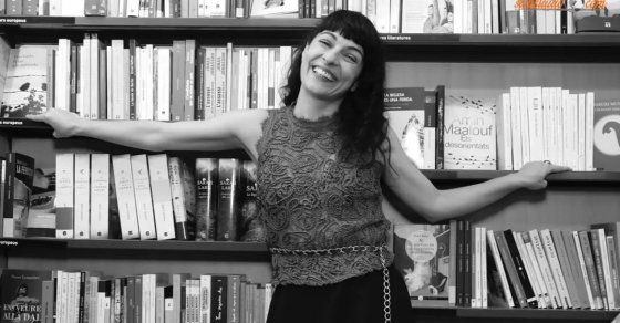 Retrato de Roser Amills por Alberto Calaf en la libreria Taifa