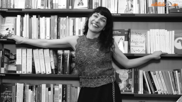 Retrato de Roser Amills por Alberto Calaf en la libreria Taifa