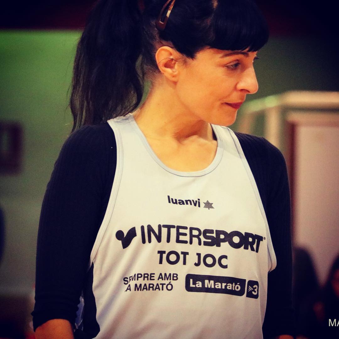roser amills a l'encistellada de famosos club basquet de valls la marato tv3