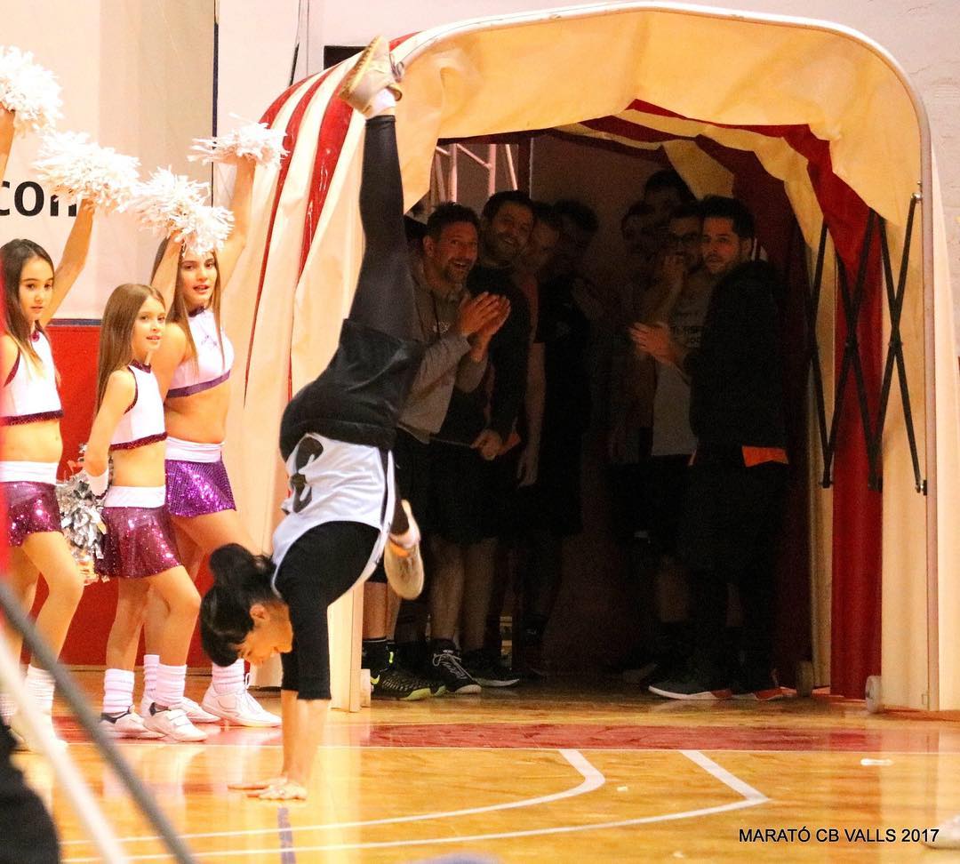 roser amills a l'encistellada de famosos club basquet de valls la marato tv3