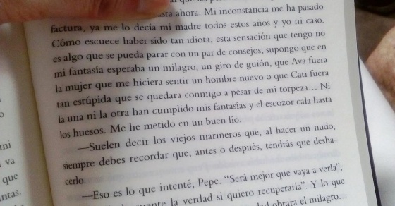 "Suelen decir los viejos marineros que, al hacer un nudo, siempre debes recordar que..." #elecuadordeulises #regalalibros #leeresvivir #errolflynn #mallorca - Roser Amills, escritora mallorquina