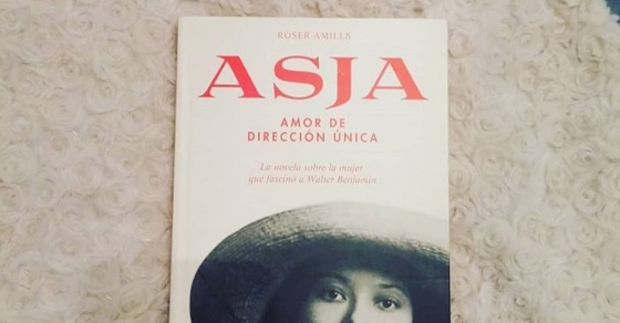 La maravillosa @nataly_books ya se ha hecho con su ejemplar de #asjalacis también, qué alegría!!! - Roser Amills, escritora mallorquina