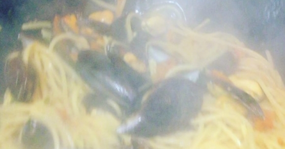 Hoy #spaghetti alle #cozze e #ciliegino de Emidio Ciompi :)) - Roser Amills, escritora mallorquina