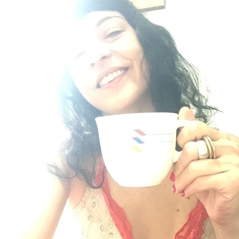 roser amills Alguien más quiere café?