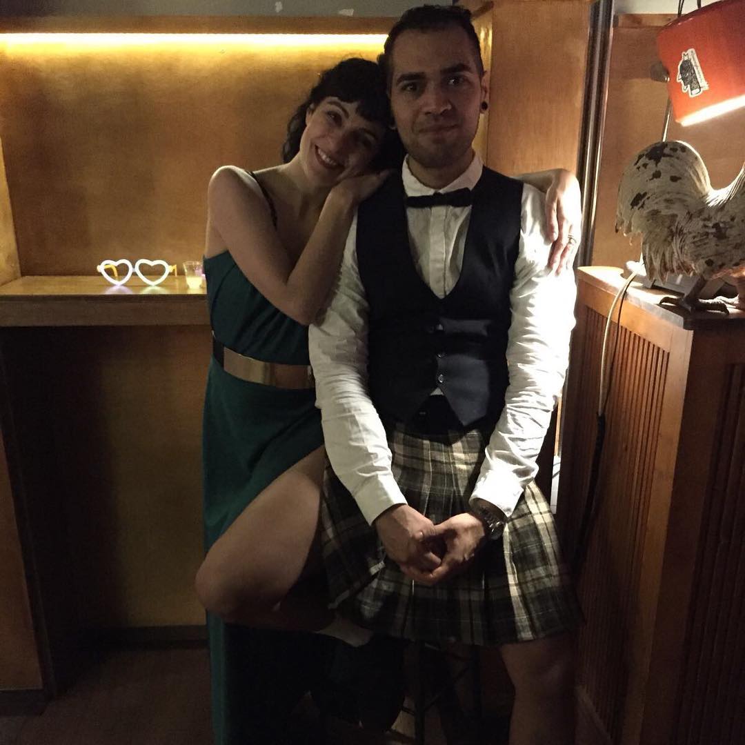 Un saludo de #añonuevo para todos los que volvieron a casa como extras de #thewalkingdead.Empiezo a recibir fotos, gracias @claytonsp7 por esta, aún no necesitábamos filtros a esa hora 🤗