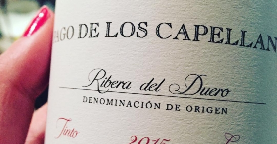 Roser Amills degustando Pago de los Capellanes 2015
