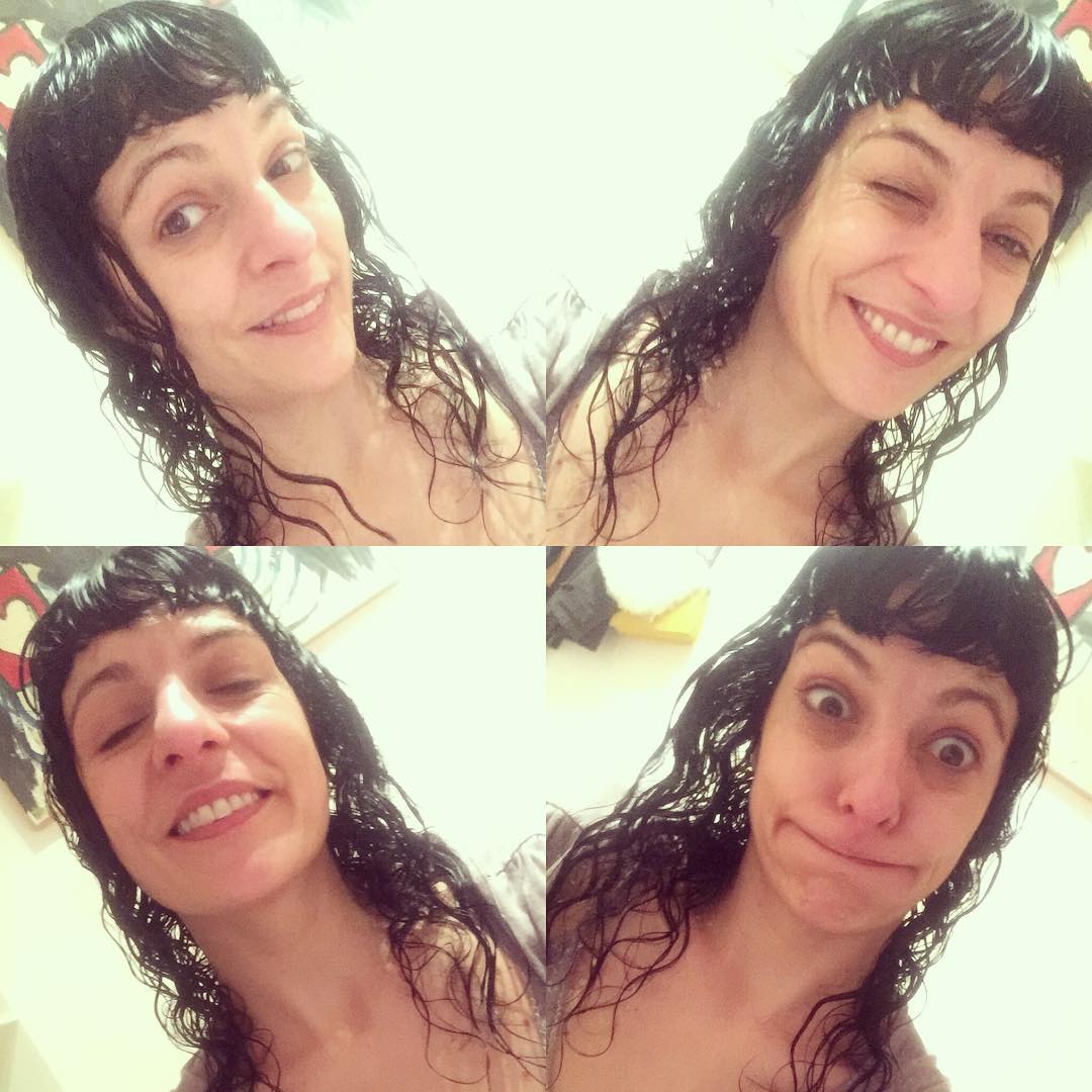 Roser Amills en la ducha a primera hora de la mañana