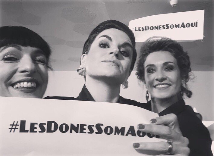 roser amills photocall gala 10 premis gaudí con miriam tortosa y agnes busquets tarrasa