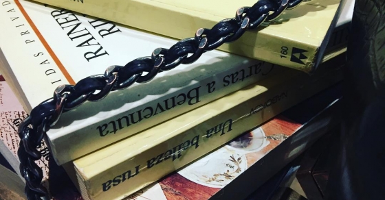 Libros de bolso ;)) Dedicado a Margalida Ramon i Maria Antonia Massanet - Roser Amills, escritora mallorquina