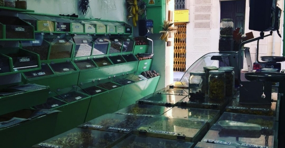 Antigua tienda de frutos secos en el barri de gracia