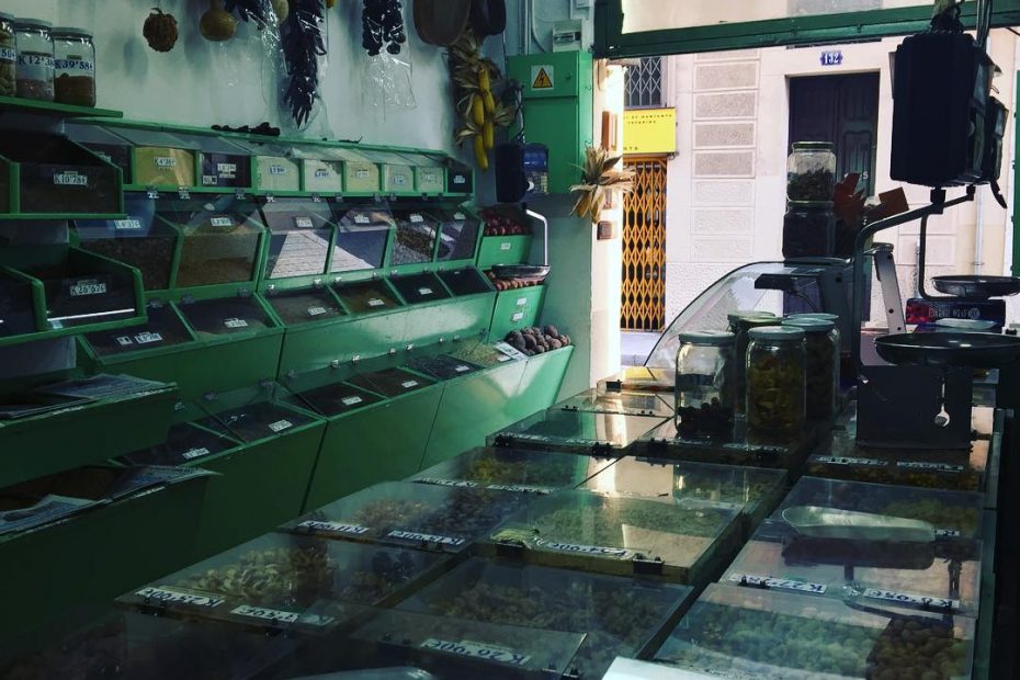 Antigua tienda de frutos secos en el barri de gracia