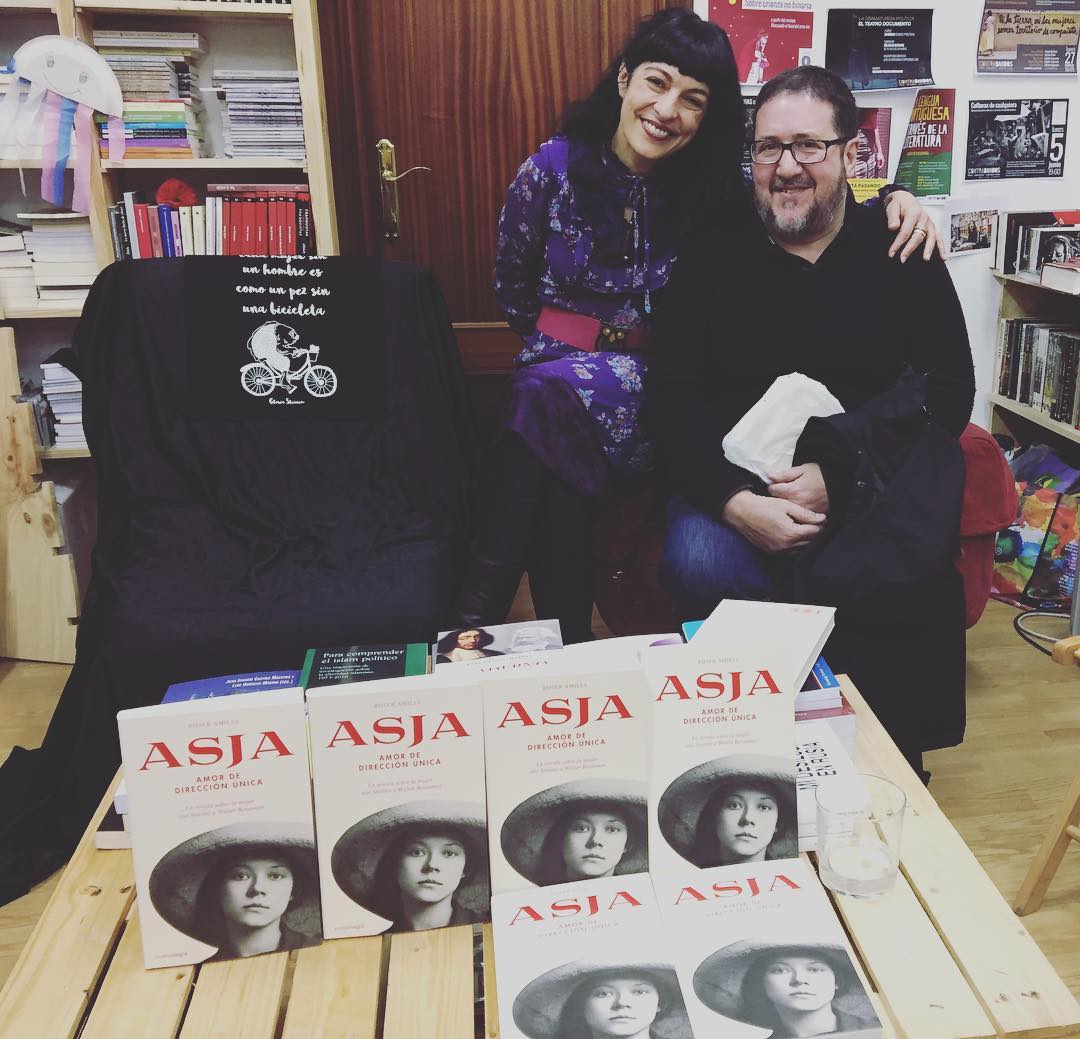 Roser Amills con jose luis poveda y asja lacis en Madrid