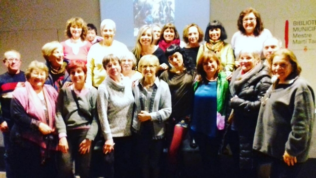 Roser Amills en el club de lectura de la biblioteca de Rubi para hablar de La bachillera