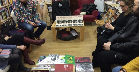 Roser Amills presenta su novela sobre Asja Lacis en la libreria 1000 contrabandos de madrid