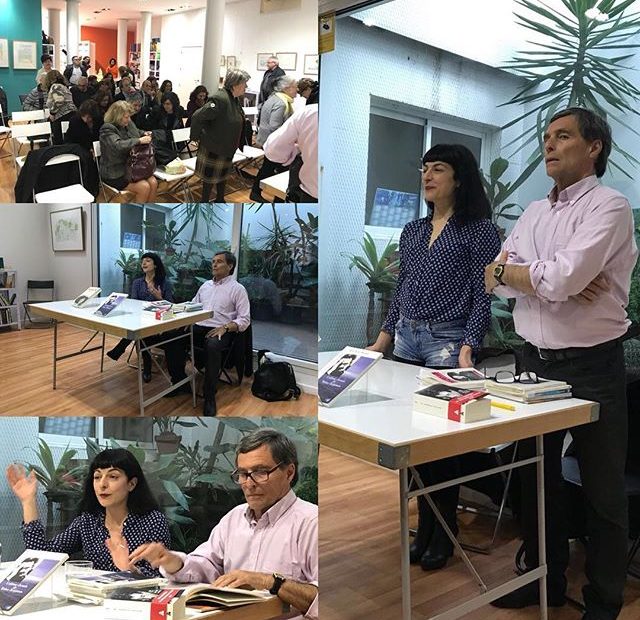 Roser Amills en la libreria Jaimes durante un encuentro sobre Asja Lacis y Walter Benjamin