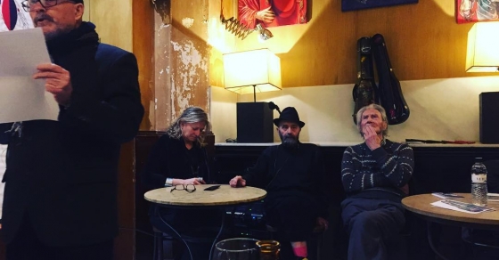 Roser Amills, Josep Valles Rovira y Jaime Parra presentan libro de Antonio Beneyto en el cafe schilling bcn