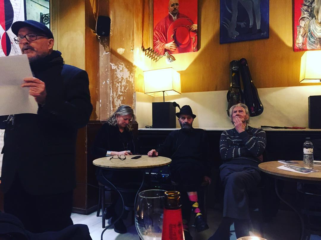 Roser Amills, Josep Vallès Rovira y Jaime Parra presentan libro de Antonio Beneyto en el cafe schilling bcn