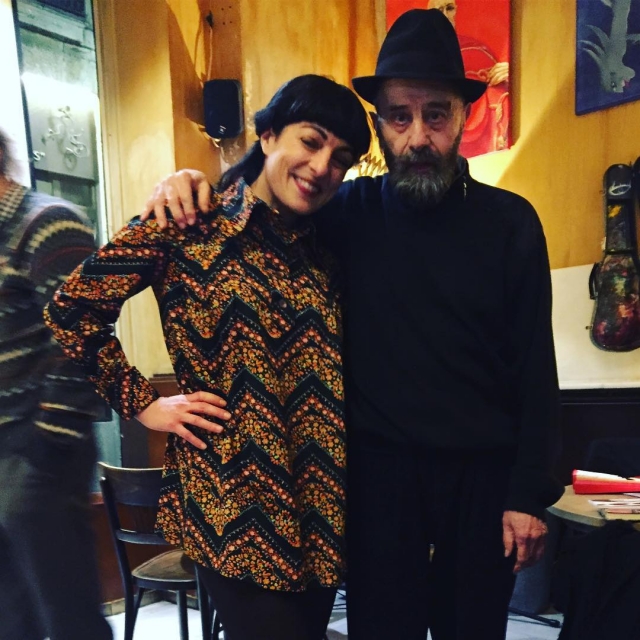 Roser Amills, Josep Valles Rovira y Jaime Parra presentan libro de Antonio Beneyto en el cafe schilling bcn