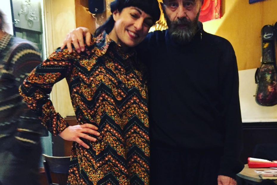 Roser Amills, Josep Valles Rovira y Jaime Parra presentan libro de Antonio Beneyto en el cafe schilling bcn