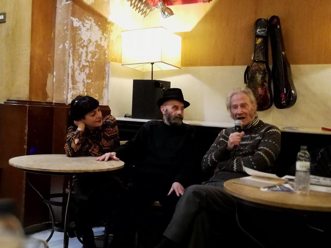 Roser Amills, Josep Vallès Rovira y Jaime Parra presentan libro de Antonio Beneyto en el cafe schilling bcn