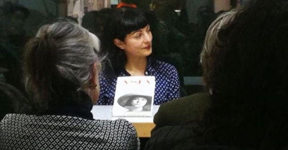 Roser Amills presenta su novela sobre Asja Lacis, con Jean Pierre Bonnel en la Llibreria Jaimes