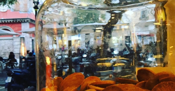 un frasco de galletas