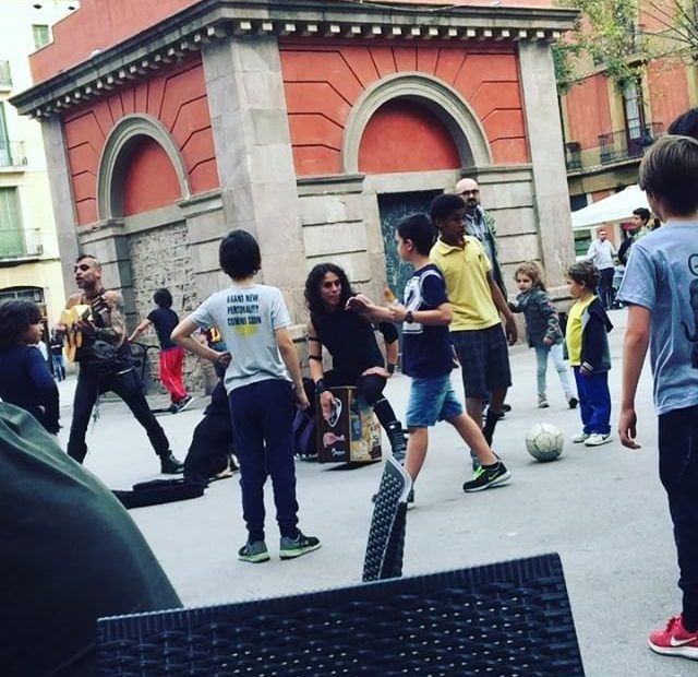 niños y punks plaça de la vila de gracia